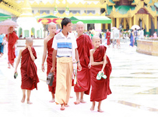 走近缅甸僧侣