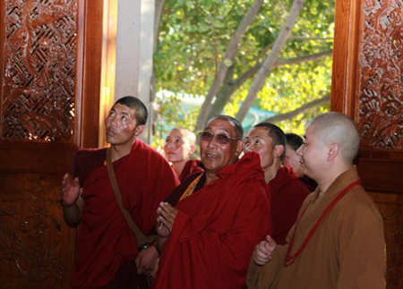 西藏林芝地区宗教人士考察团到厦门南普陀寺考察