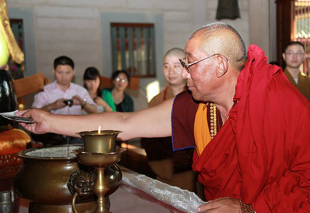 西藏林芝地区宗教人士考察团到厦门南普陀寺考察