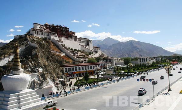 西藏迎来藏传佛教传统节日“萨嘎达瓦节”