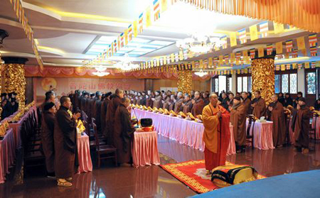 普陀山佛教协会举行观音七法会会前熏坛仪式