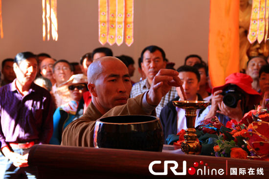 来自中国安徽九华山的僧人主持开光仪式