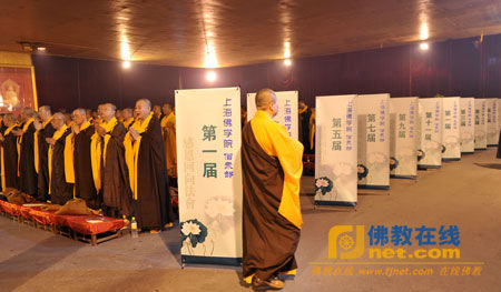 上海佛学院历届学僧参加“感恩回向法会”