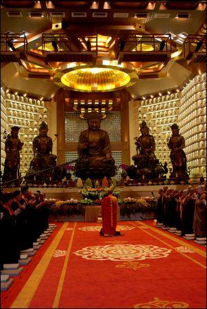 灵山宝殿作为安福寺正法教育、修学和传播的主要场所， 融佛堂、法堂、禅堂的功能为一体