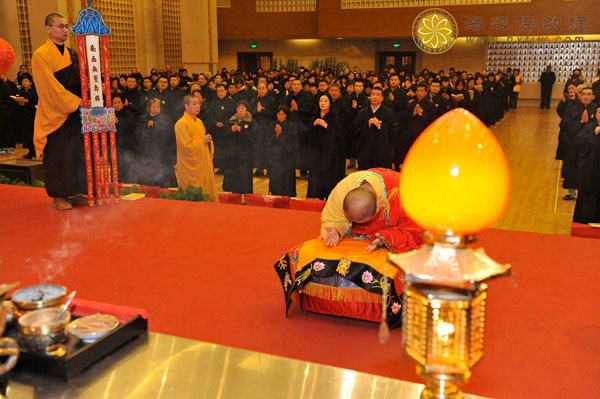 上海玉佛禅寺隆重举行第二十四届传授三皈依法会