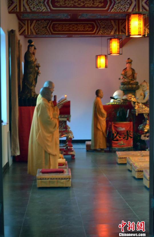 探访五台山千年古寺隐居僧人传统与现代生活