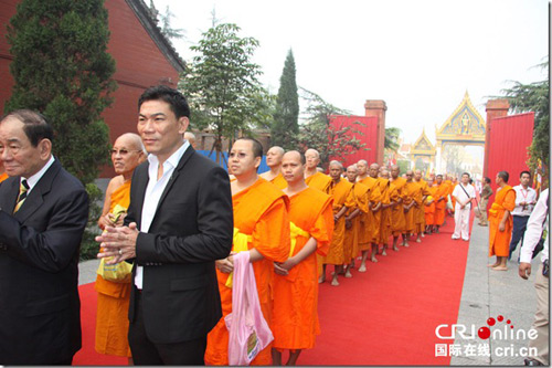  参加此次盛会的700多位泰国客人，乘五架包机，560位居士，173位泰国僧众