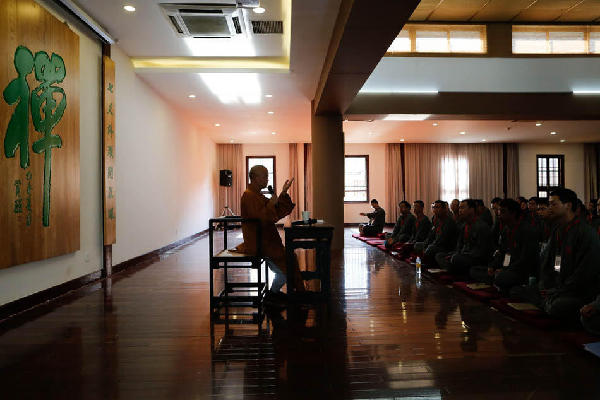 上海玉佛禅寺举办短期出家体验营