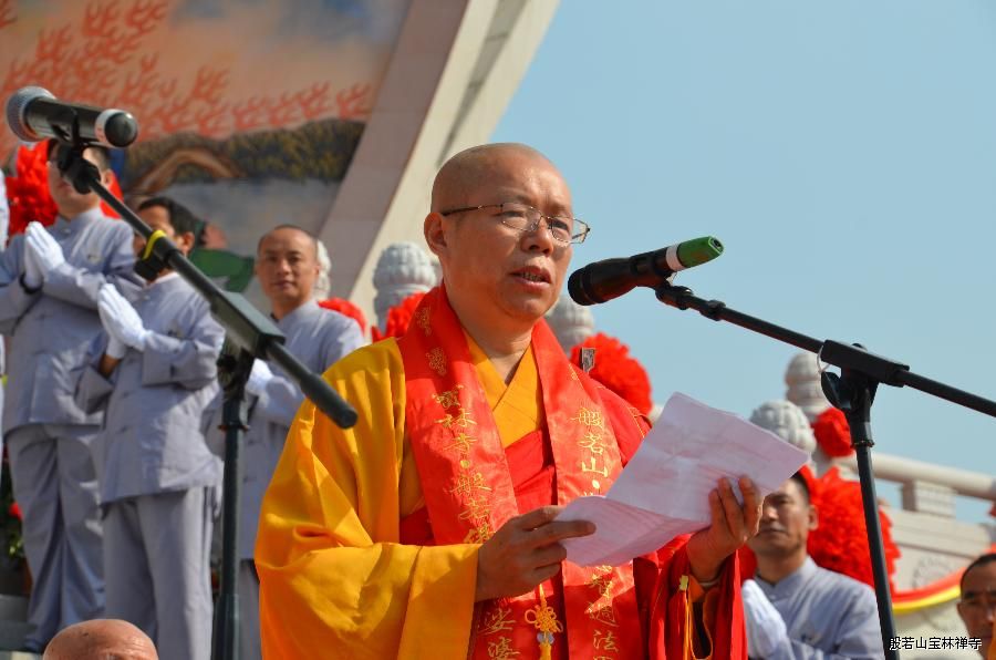 心澄大和尚代表江苏省佛教协会致辞