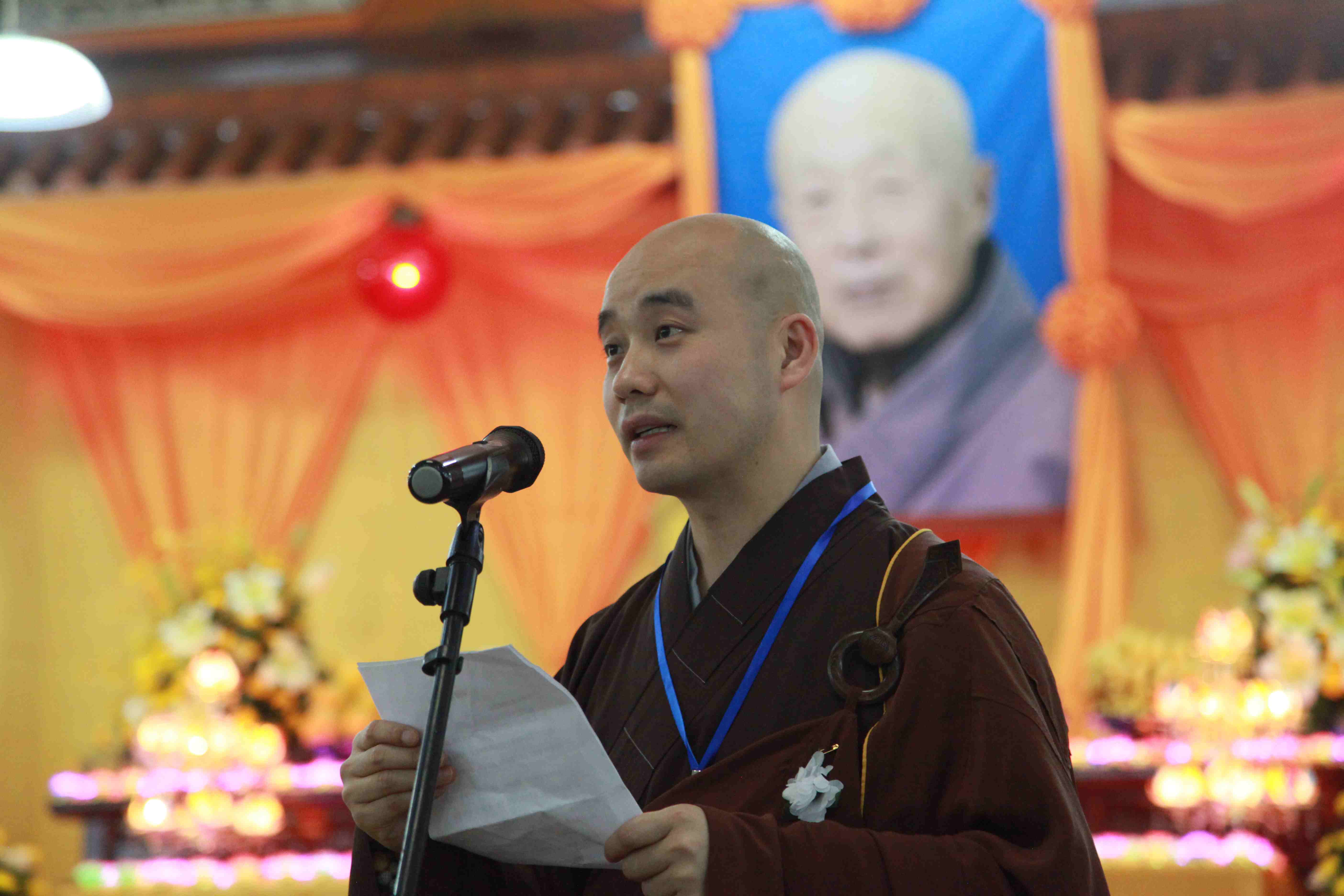宗性法师宣读国家宗教局和中国佛教协会唁电