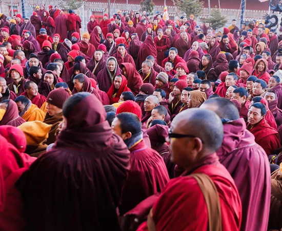 来自藏区各地的喇嘛师父