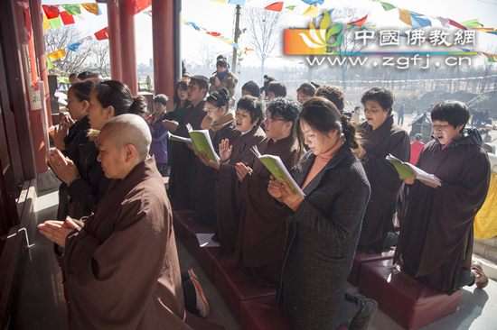 石佛古寺短期出家第三天举行“佛涅槃日纪念法会”