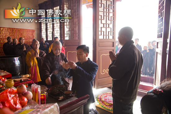 石佛古寺短期出家第三天举行“佛涅槃日纪念法会”