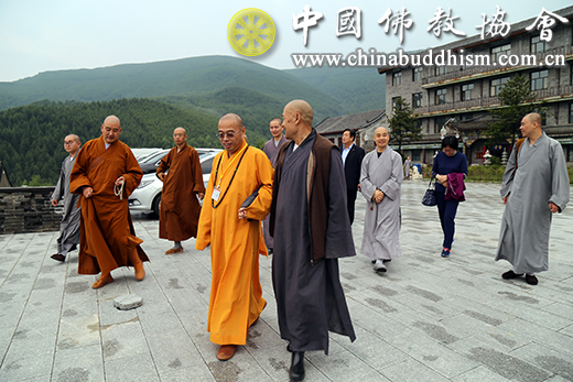 两岸佛教界在五台山共同祈祷世界和平10.jpg