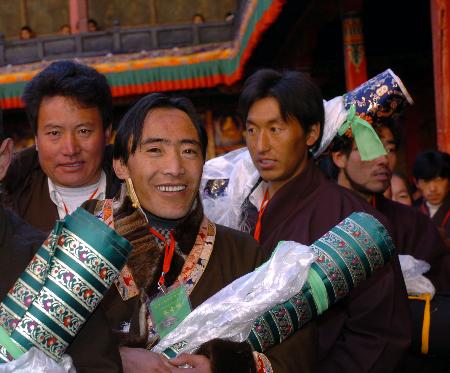 组图：第十一世班禅坐床10周年庆典在西藏举行