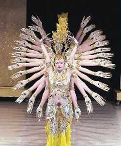 图文：俄罗斯美女“千手观音”春节将在台中表演