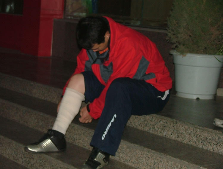 出发前把腿绑好