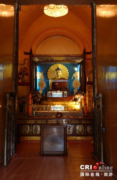 佛塔内供奉的佛祖像。_印度采访图记：朝圣那烂陀_乐途旅游网