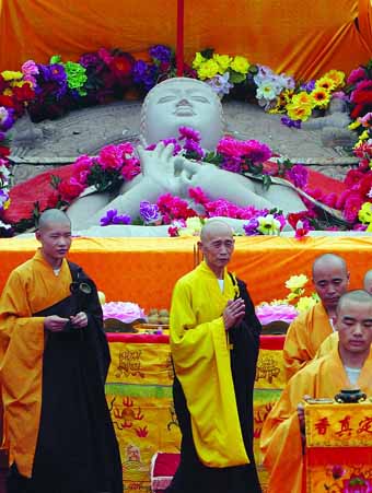 洛阳白马寺喜迎大佛 大佛双盘而坐高3.6米重22吨