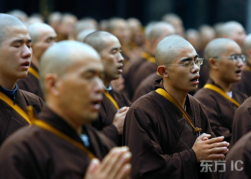 10月18日，江苏省佛协主办的“三坛大戒”在宝华山隆昌寺举行了沙弥授戒仪式。