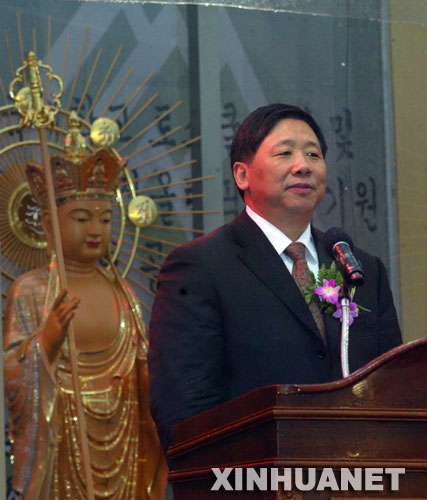 11月23日，中国国家宗教局局长、中华宗教文化交流协会会长叶小文在韩国首都首尔举行的法会上发表讲话。