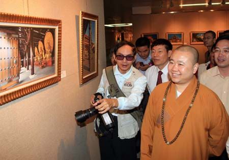 上海佛教界举行迎世博倒计时200天活动