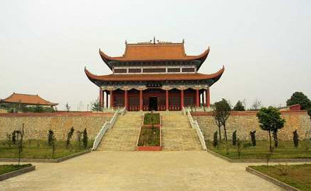 县委,县人民政府大兴招商引资之举,将南泉寺作为湘阴旅游开发景点