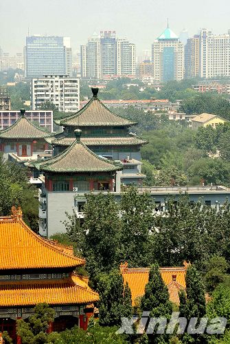 在北京市区，古建筑与现代化建筑有机结合，中西合璧，散发出无限魅力