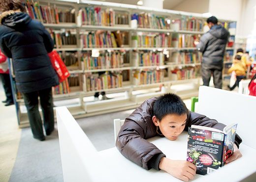 杭州图书馆的儿童阅览室。摄影/本报记者 甄宏戈