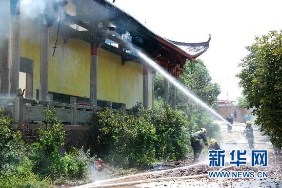 浙江金华法明寺发生火灾 35尊玉佛损毁严重