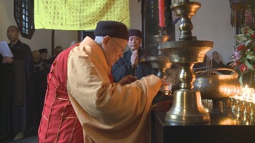 明学长老主持上供法会 明学长老主持上供法会