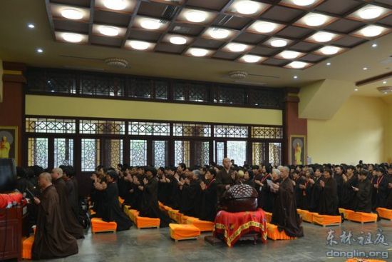 东林五一佛七法会进入尾声,香光讲堂净业行人在大回向中 东林五一佛七法会进入尾声,香光讲堂净业行人在大回向中