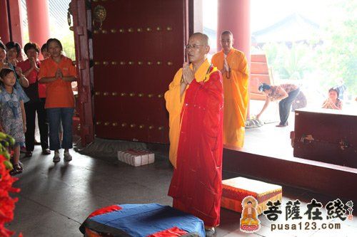 南山寺首座智法法师主法 南山寺首座智法法师主法