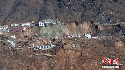 青海玉树当卡寺旧址发生山体滑坡 幸无人员伤亡