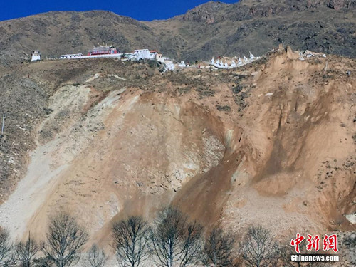 青海玉树当卡寺旧址发生山体滑坡 幸无人员伤亡