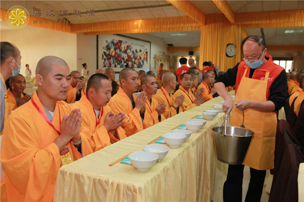深圳首届千僧大斋胜会于弘法寺隆重举行