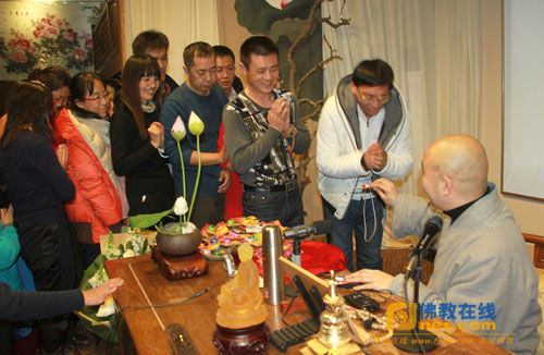 宗性法师宣讲：佛教要社会化 要轻松快乐地学佛