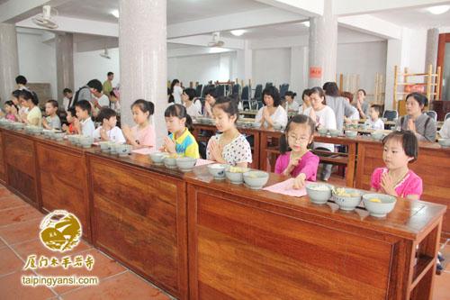 厦门太平岩寺举办“美丽厦门,心灵环保”亲子活动