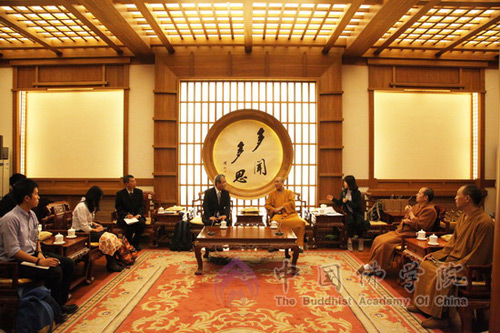 亲切交谈