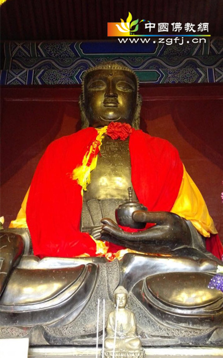 北京云居寺隆重举行药师佛铜钵安放法会.jpg