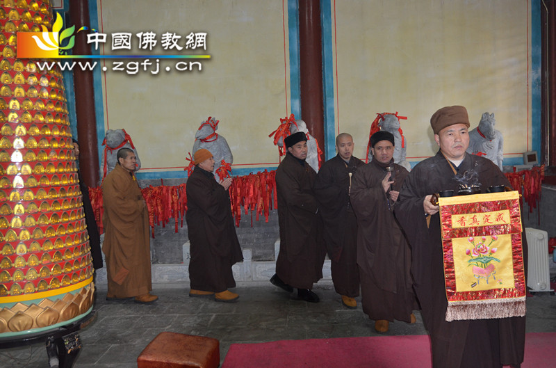 北京云居寺隆重举行药师佛铜钵安放法.jpg