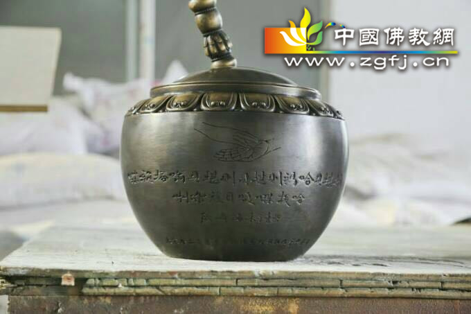 北京云居寺隆重举行药师佛铜钵安放法会.jpg