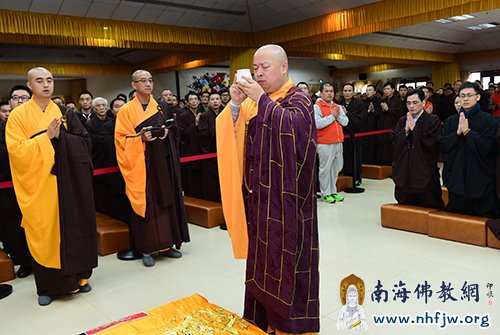 印顺大和尚礼请净水