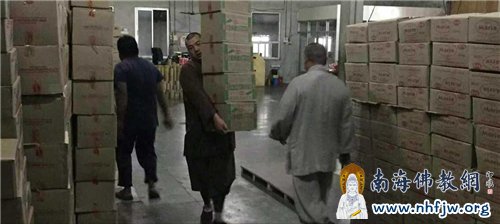 集结救援物资