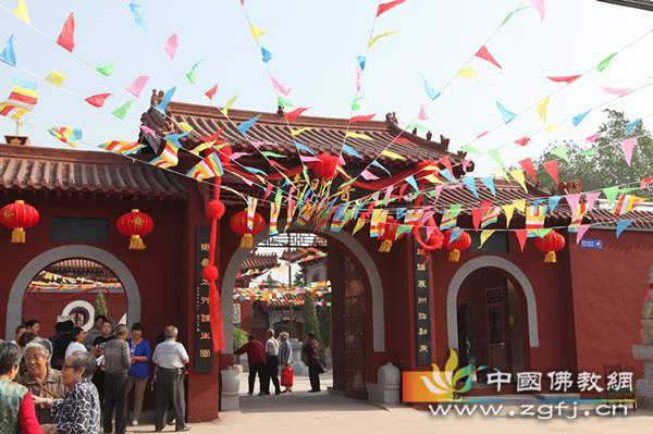 普明寺山门