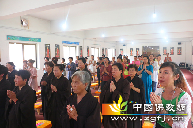 钟磐悠鸣,圣号嘹亮,幢幡宝盖高举