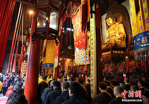 上海玉佛禅寺为台湾地震灾区举行祈福超荐法会.jpg
