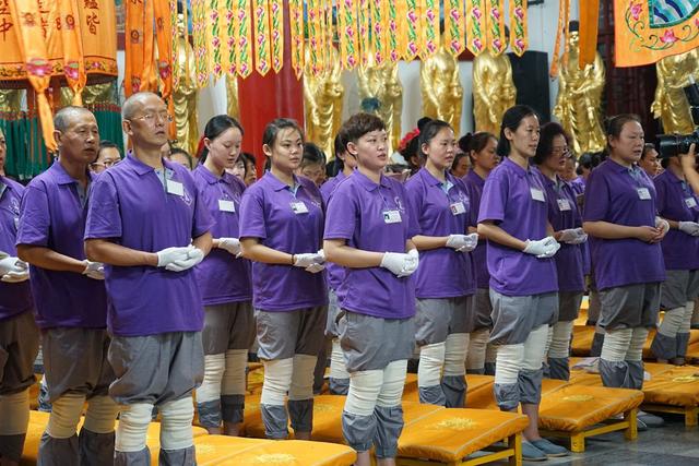 极乐寺短期出家 朝山礼谢三宝恩