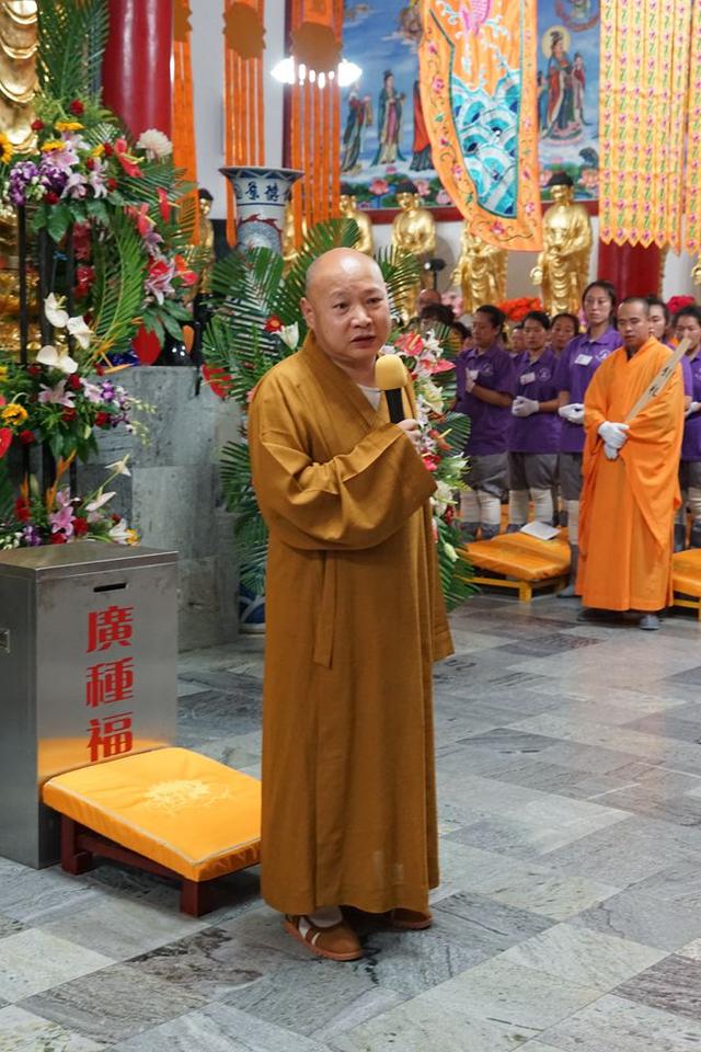 极乐寺短期出家 朝山礼谢三宝恩