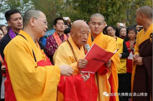 加拿大五台山木结构大殿起吊开工了